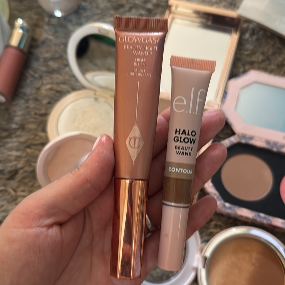 MAKEUP STASH - Picture 17 of 17